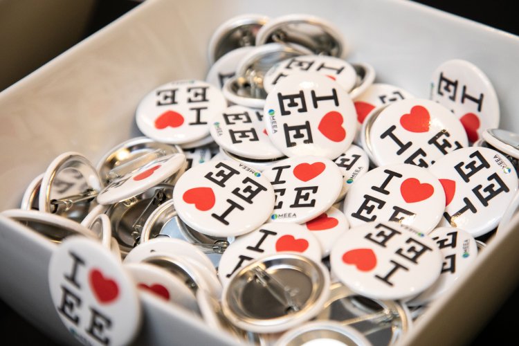 I Heart EE Buttons